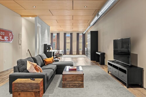 The Loft: downtown loft apartment