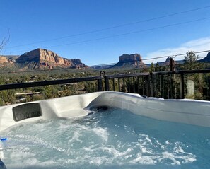 Outdoor spa tub - 🌅 Perfect Couples Getaway | Private Hot Tub | Panoramic Red Rock Views (Sedona)