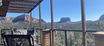 🌅 Perfect Couples Getaway | Private Hot Tub | Panoramic Red Rock Views