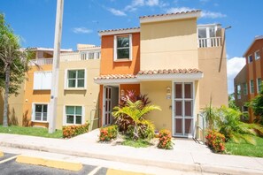 Exterior - Located just steps from Rincon's most beautiful beaches and local restaurants (rincon)