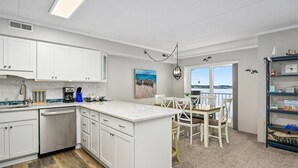 Kaffetrakter/tekoker, kjøleskap, mikrobølgeovn og ovn