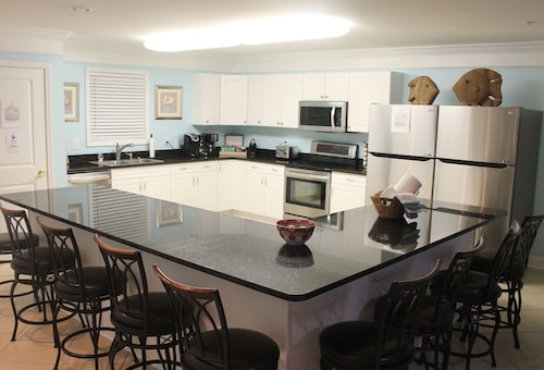 8 BED 5 BATH Condo - Perfect for Multi-Family Vacations - Summer Week Deals