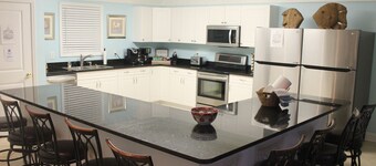 8 BED 5 BATH Condo - Perfect for Multi-Family Vacations - Summer Week Deals