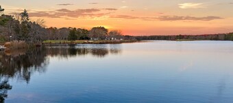 Best of Both Worlds_Lakefront Getaway... 7 Miles from Long Beach Island