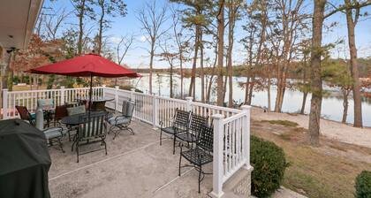 Best of Both Worlds_Lakefront Getaway... 7 Miles from Long Beach Island