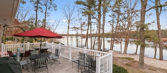 Best of Both Worlds_Lakefront Getaway... 7 Miles from Long Beach Island