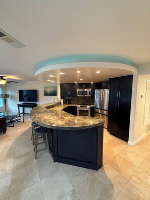 Microwave, oven, stovetop, dishwasher - Amazing Beach Condo With Views! (La Jolla)