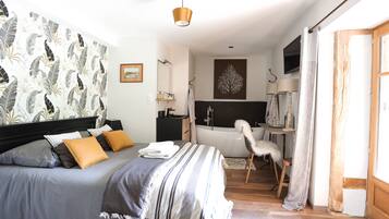 5 Schlafzimmer, Schreibtisch, Bügeleisen/Bügelbrett, kostenloses WLAN