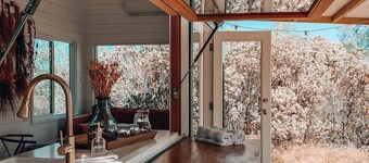 Boutique Tiny house Yosemite National Park & Bass lake w/ outdoor clawfoot tub