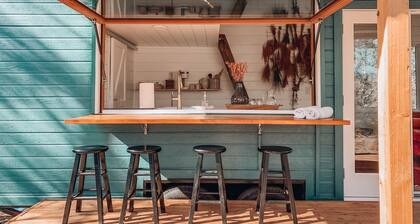Boutique Tiny house Yosemite National Park & Bass lake w/ outdoor clawfoot tub