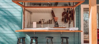 Boutique Tiny house Yosemite National Park & Bass lake w/ outdoor clawfoot tub