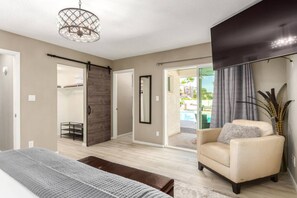 3 bedrooms, desk, iron/ironing board, travel crib