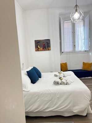 2 Schlafzimmer, Schreibtisch, Bügeleisen/Bügelbrett, Reisekinderbett