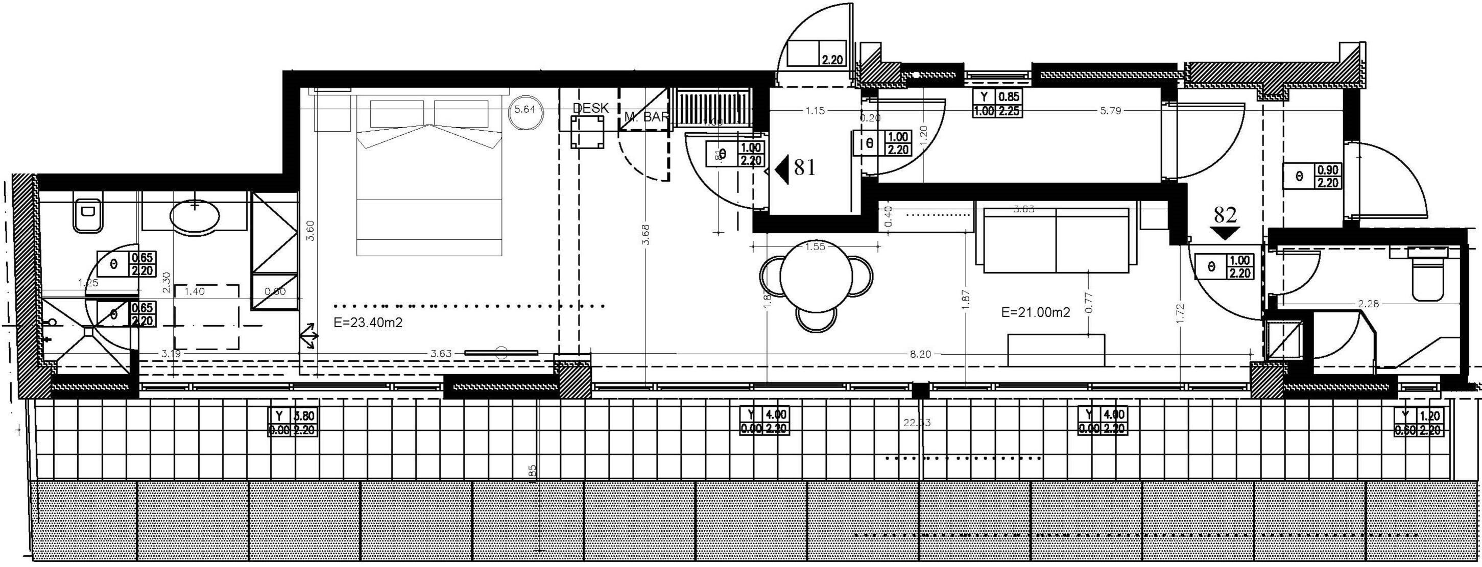 Een plattegrond met een bureau, een bar en een ronde zithoek.