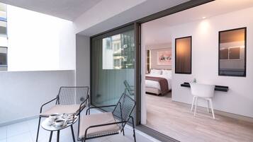Room (Queen) | Balcony