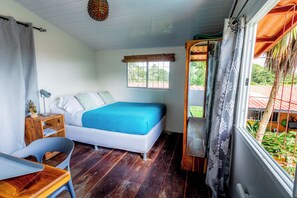 1 bedroom, desk, free WiFi, bed sheets - Close to beaches, mountains, waterfalls. Great for nomads/retreats. Quiet/rural (Panama Oeste)