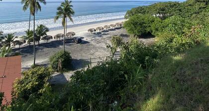 Close to beaches, mountains, waterfalls. Great for nomads. Quiet/rural town.
