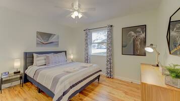 2 bedrooms, desk, iron/ironing board, WiFi