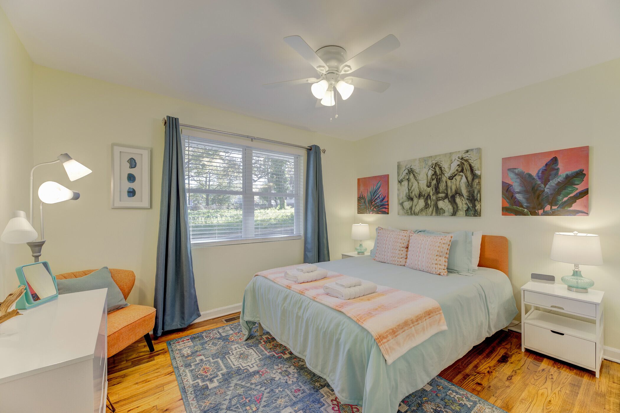 2 bedrooms, desk, iron/ironing board, WiFi