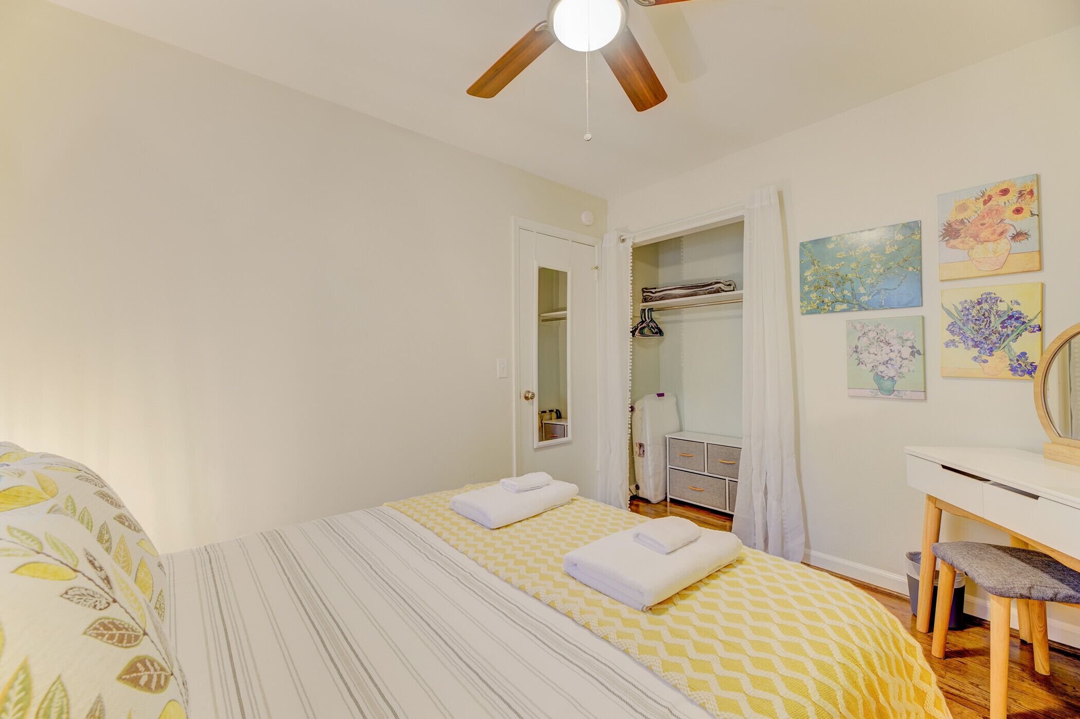 2 Schlafzimmer, Schreibtisch, Bügeleisen/Bügelbrett, WLAN