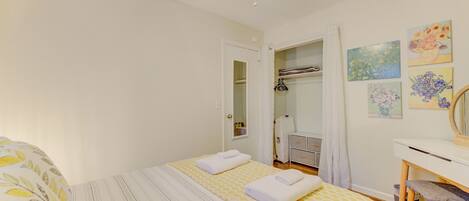 2 dormitoris, escriptori, planxa i posts de planxar i wifi