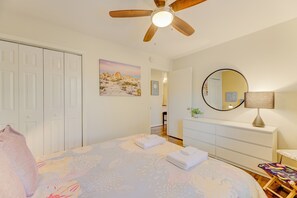 2 bedrooms, desk, iron/ironing board, WiFi