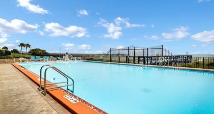 Island Living - Oceanfront, Pool, and Beach Access