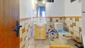 Rumah | Kamar mandi | Shower, pengering rambut,  dan handuk
