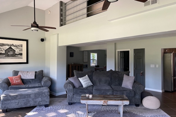 Main floor livingroom