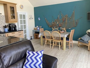 Cottage | Living area