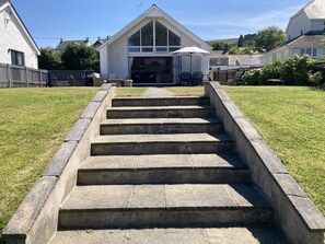 Cottage | Property grounds - Awel Deg (Newport)