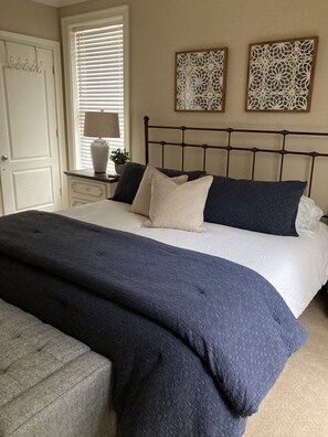 2 habitaciones, tabla de planchar con plancha, wifi y ropa de cama