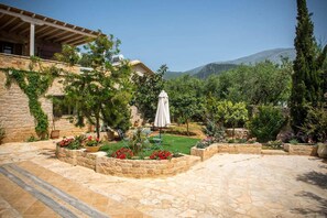 المنطقة المحيطة بالمنشأة