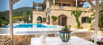Magnificent, Authentic Private Villa and the Guest house