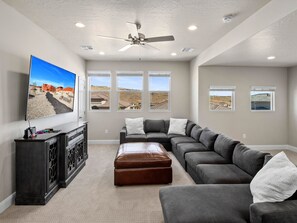 Smart TV, videojuegos, futbolito, mesa de ping pong