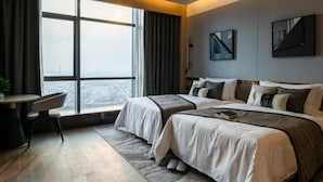 A hotel room with two beds, a desk, and large windows. - Somerset Southbay Zhuhai (Zhuhai)
