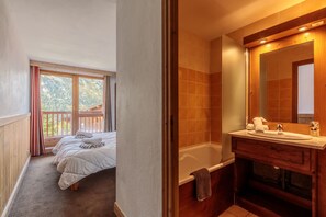 12 bedrooms, free WiFi, bed sheets