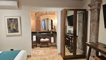 Habitación estándar | Sábanas de algodón egipcio, ropa de cama de alta calidad y edredón