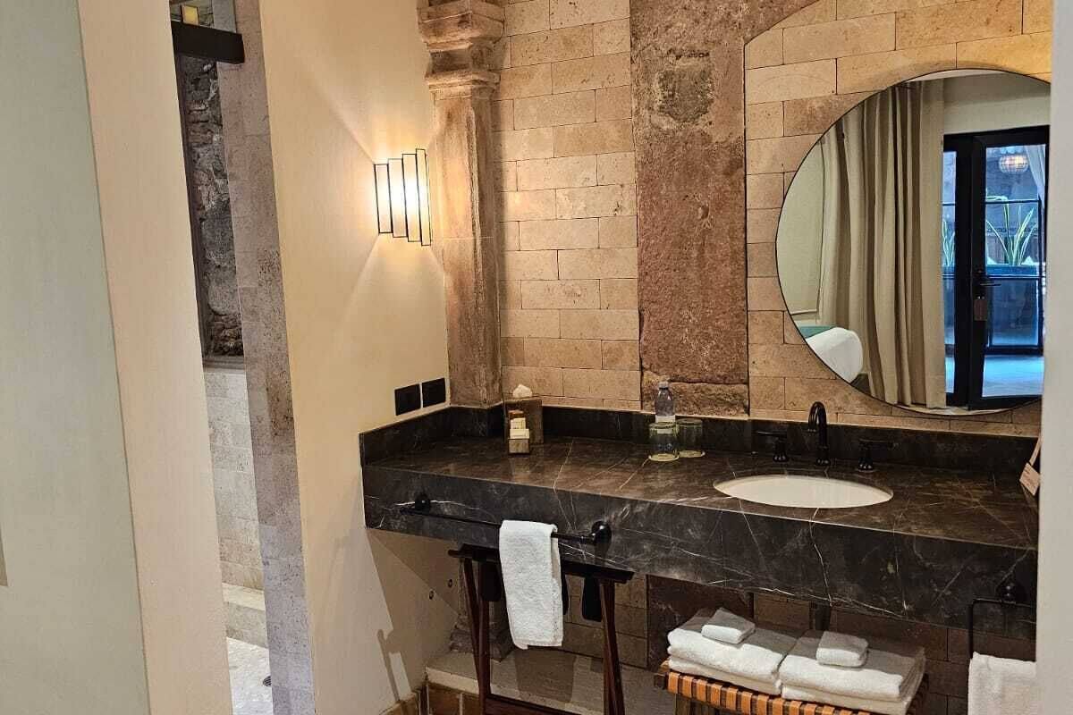 standard room | bathroom | designer toiletries, hair dryer, bathrobes, slippers