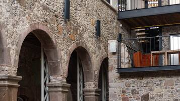 2 Restaurants, Frühstück, Mittagessen, lokale und internationale Küche