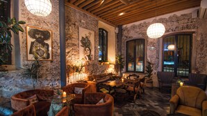A cozy interior with rustic stone walls, wooden furniture, and ambient lighting. - Casa 1810 Parque Hotel Boutique (San Miguel de Allende)