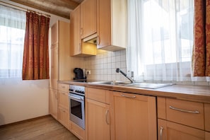 Frigorifero, forno, macchina per tè/caffè, pentole/stoviglie/utensili
