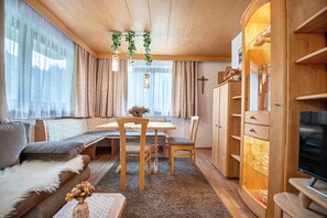 TV - Apartments Culac 164A (Santa Cristina Valgardena)