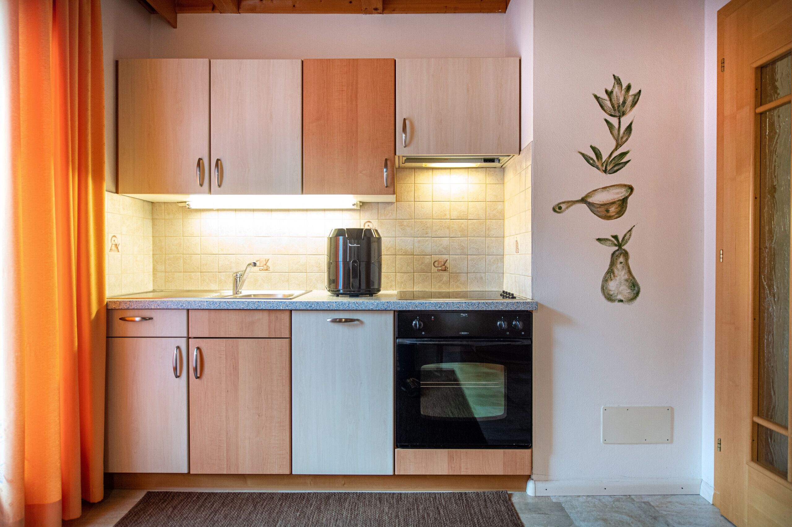 Fridge, oven, dishwasher, coffee/tea maker