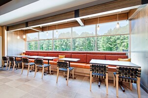 包含每日自助早餐