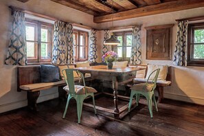 Dining - Haus Irrsee - Charming and Unique Austrian House right by the Irrsee & Mondsee  (Tiefgraben)