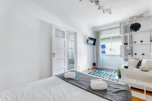 1 bedroom, iron/ironing board, travel cot, free WiFi - Freedom - Lisbon (Lisboa)