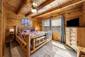 3 bedrooms, desk, iron/ironing board, WiFi
