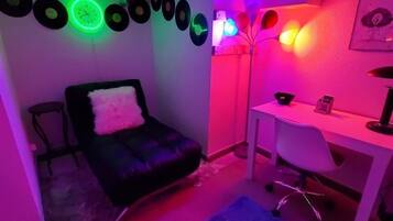 Apartment, 2 Queen Beds (1096 N Garfield Ave - Lower) | Spa