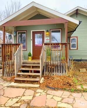 Apartamento, 2 camas Queen (1096 N Garfield Ave - Lower) | Fachada